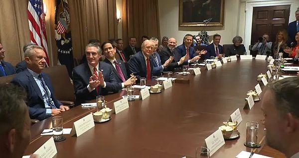 特朗普新政府首次內(nèi)閣會(huì)議馬斯克列席 內(nèi)容涉及&nbsp;圖片